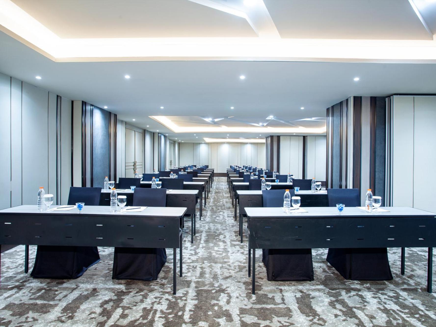 Platinum Hotel Tunjungan Surabaya Eksteriør billede